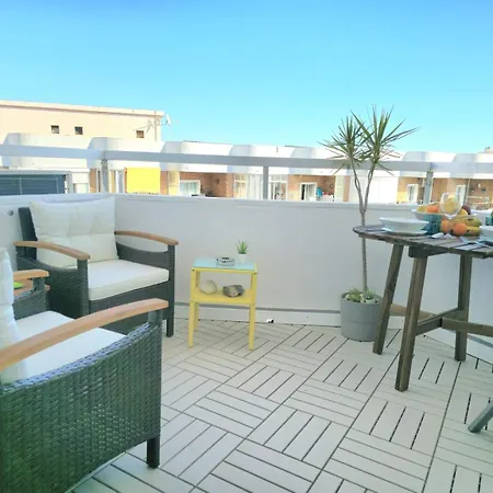 Nogalera Skyline Retreat One Bedroom With Balcony And Amazing Sea And Views By Namaste Elite Apartamento